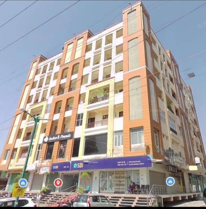 Clinic building exterior near SBI Bank, Pallavpuram